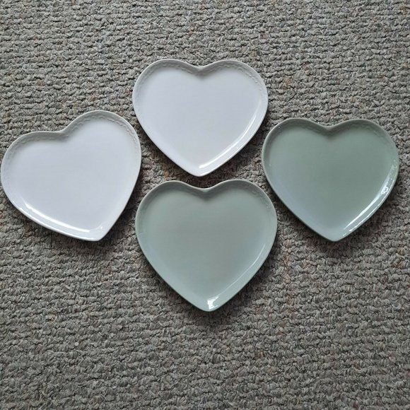 NOS the homemaker idea co set of 4 heart shaped ceramic plates. 2 green, 2 white - Picture 1 of 9